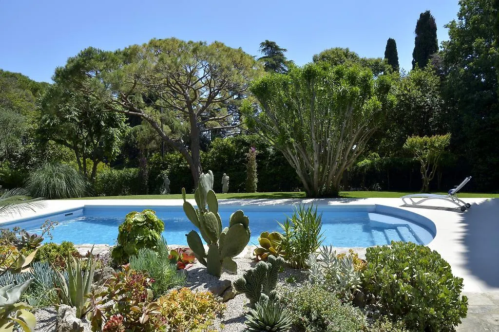 Villa Yabassi Antibes 0*,  France